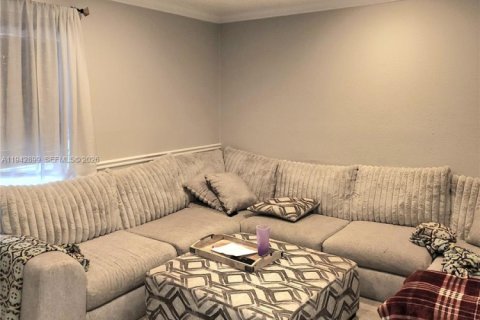 Casa en venta en Miramar, Florida, 4 dormitorios, 229.75 m2 № 1999498 - foto 11