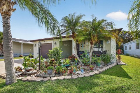 House in Port St. Lucie, Florida 2 bedrooms, 134.8 sq.m. № 2269909 - photo 2