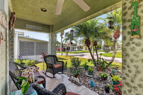 House in Port St. Lucie, Florida 2 bedrooms, 134.8 sq.m. № 2269909 - photo 3