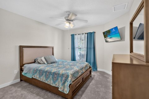 House in Port St. Lucie, Florida 2 bedrooms, 134.8 sq.m. № 2269909 - photo 17