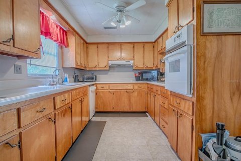 House in Groveland, Florida 2 bedrooms, 188.59 sq.m. № 1903574 - photo 12