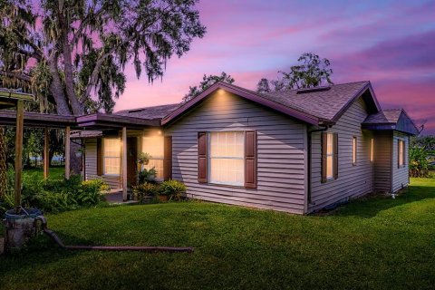 House in Groveland, Florida 2 bedrooms, 188.59 sq.m. № 1903574 - photo 1