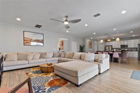 House in Davenport, Florida 11 bedrooms, 462 sq.m. № 761525 - photo 18