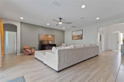 House in Davenport, Florida 11 bedrooms, 462 sq.m. № 761525 - photo 17