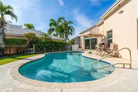 House in Pembroke Pines, Florida 3 bedrooms, 164.07 sq.m. № 1996016 - photo 3