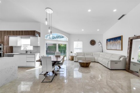 House in Pembroke Pines, Florida 3 bedrooms, 164.07 sq.m. № 1996016 - photo 11