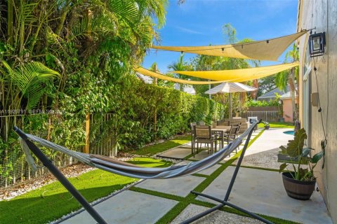 House in Pembroke Pines, Florida 3 bedrooms, 164.07 sq.m. № 1996016 - photo 7