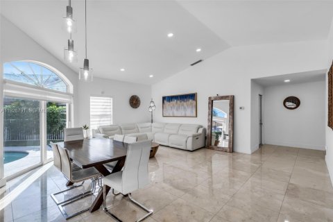 House in Pembroke Pines, Florida 3 bedrooms, 164.07 sq.m. № 1996016 - photo 15