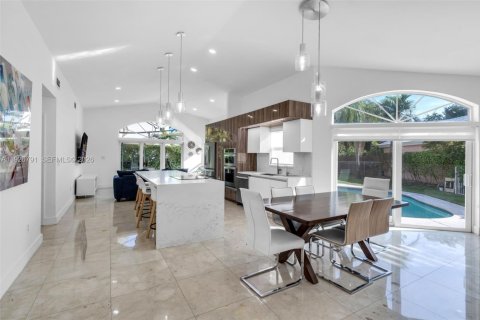 House in Pembroke Pines, Florida 3 bedrooms, 164.07 sq.m. № 1996016 - photo 13