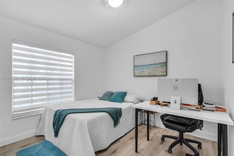 House in Pembroke Pines, Florida 3 bedrooms, 164.07 sq.m. № 1996016 - photo 27