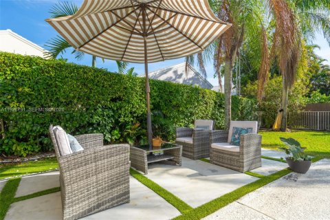 House in Pembroke Pines, Florida 3 bedrooms, 164.07 sq.m. № 1996016 - photo 2