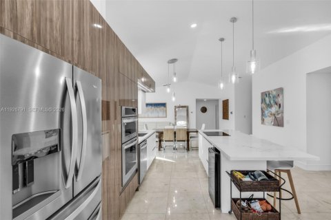 House in Pembroke Pines, Florida 3 bedrooms, 164.07 sq.m. № 1996016 - photo 21