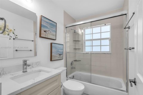 House in Pembroke Pines, Florida 3 bedrooms, 164.07 sq.m. № 1996016 - photo 26