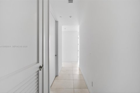 Copropriété à vendre à Miami, Floride: 4 chambres, 255.67 m2 № 2066427 - photo 16
