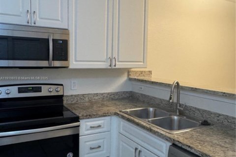 Купить кондоминиум в Санрайз, Флорида 2 спальни, 82.31м2, № 1966910 - фото 11