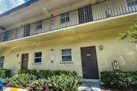 Купить кондоминиум в Санрайз, Флорида 2 спальни, 82.31м2, № 1966910 - фото 2