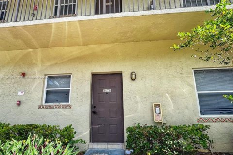 Купить кондоминиум в Санрайз, Флорида 2 спальни, 82.31м2, № 1966910 - фото 1