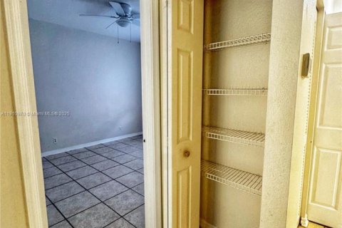 Купить кондоминиум в Санрайз, Флорида 2 спальни, 82.31м2, № 1966910 - фото 16