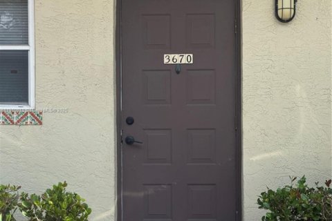 Купить кондоминиум в Санрайз, Флорида 2 спальни, 82.31м2, № 1966910 - фото 3