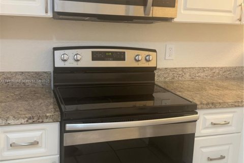 Купить кондоминиум в Санрайз, Флорида 2 спальни, 82.31м2, № 1966910 - фото 12