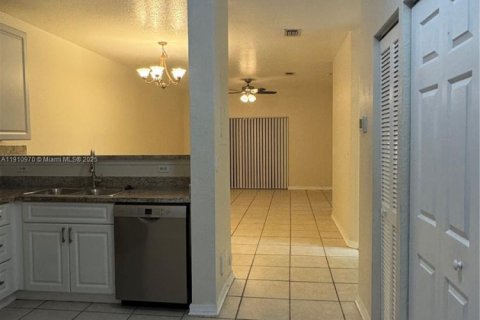 Купить кондоминиум в Санрайз, Флорида 2 спальни, 82.31м2, № 1966910 - фото 9