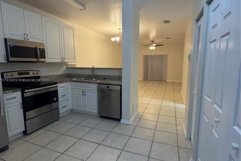 Купить кондоминиум в Санрайз, Флорида 2 спальни, 82.31м2, № 1966910 - фото 4