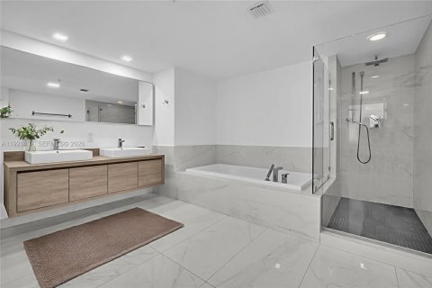 Copropriété à vendre à Sunny Isles Beach, Floride: 3 chambres, 173.26 m2 № 2082731 - photo 21