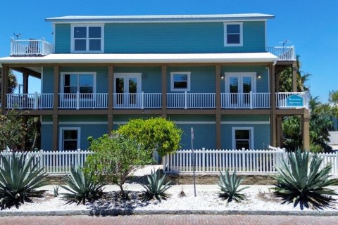 Casa en Gulfport, Florida 3 dormitorios, 283.44 m2 № 2372939