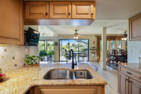 House in Safety Harbor, Florida 3 bedrooms, 225.01 sq.m. № 2430502 - photo 8