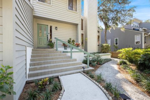 House in Safety Harbor, Florida 3 bedrooms, 225.01 sq.m. № 2430502 - photo 3
