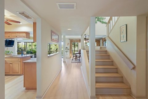 House in Safety Harbor, Florida 3 bedrooms, 225.01 sq.m. № 2430502 - photo 5