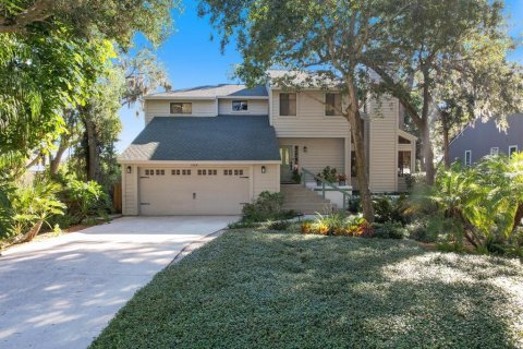 House in Safety Harbor, Florida 3 bedrooms, 225.01 sq.m. № 2430502 - photo 2