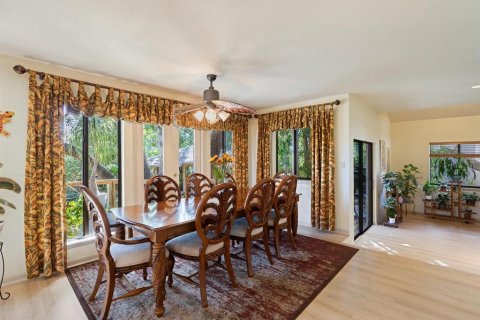 House in Safety Harbor, Florida 3 bedrooms, 225.01 sq.m. № 2430502 - photo 13