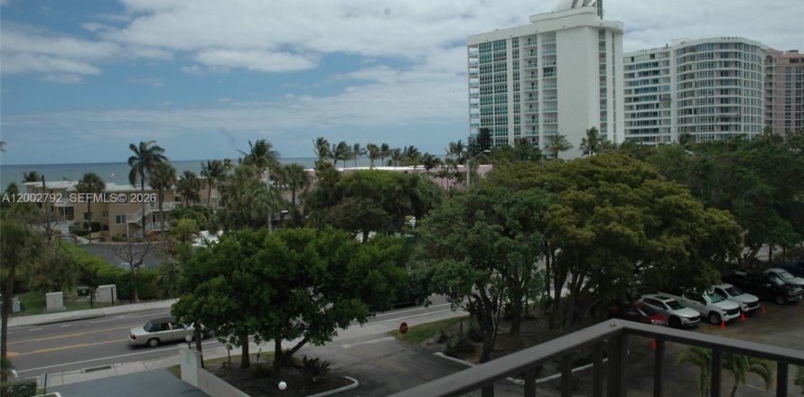 Condominio en Pompano Beach, Florida, 2 dormitorios  № 2066621