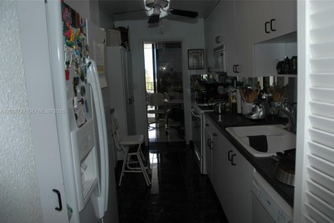Condominio en venta en Pompano Beach, Florida, 2 dormitorios, 132.48 m2 № 2066621 - foto 18