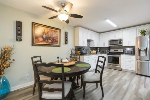 Townhouse in Palm Harbor, Florida 2 bedrooms, 124.86 sq.m. № 1534716 - photo 11