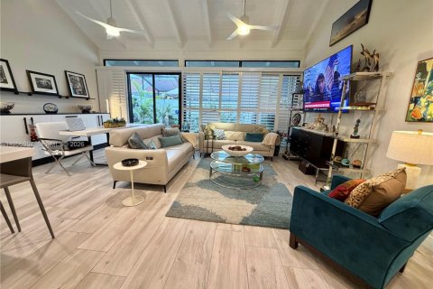 Touwnhouse à vendre à Miami, Floride: 3 chambres, 187.57 m2 № 2010660 - photo 13