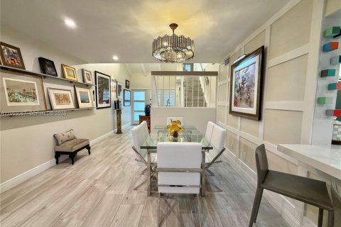 Touwnhouse à vendre à Miami, Floride: 3 chambres, 187.57 m2 № 2010660 - photo 17