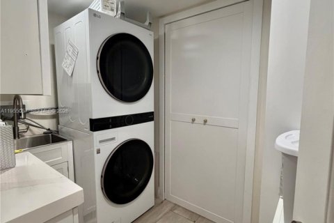 Touwnhouse à vendre à Miami, Floride: 3 chambres, 187.57 m2 № 2010660 - photo 25