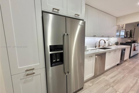 Touwnhouse à vendre à Miami, Floride: 3 chambres, 187.57 m2 № 2010660 - photo 23