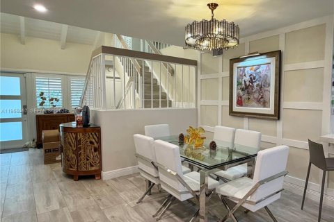 Touwnhouse à vendre à Miami, Floride: 3 chambres, 187.57 m2 № 2010660 - photo 12