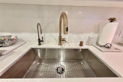 Touwnhouse à vendre à Miami, Floride: 3 chambres, 187.57 m2 № 2010660 - photo 22