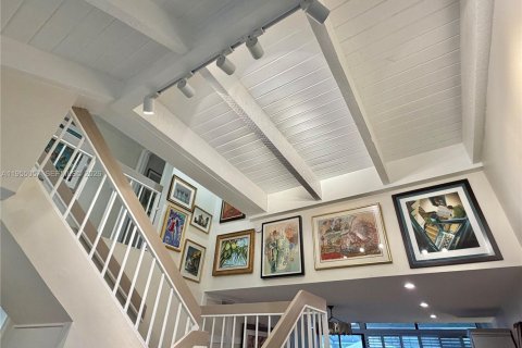 Touwnhouse à vendre à Miami, Floride: 3 chambres, 187.57 m2 № 2010660 - photo 9