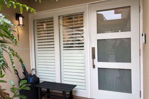 Touwnhouse à vendre à Miami, Floride: 3 chambres, 187.57 m2 № 2010660 - photo 2