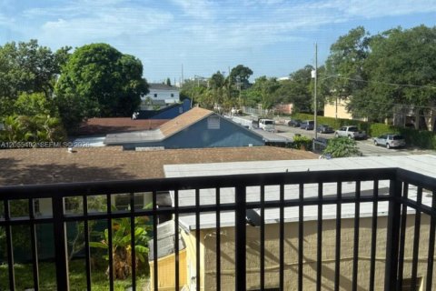Condominio en alquiler en Miami, Florida, 2 dormitorios № 2168663 - foto 6