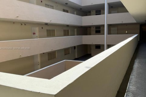 Condominio en alquiler en Miami, Florida, 2 dormitorios № 2168663 - foto 8