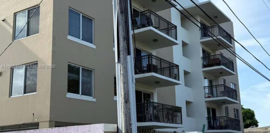 Condominio en Miami, Florida, 2 dormitorios  № 2168663