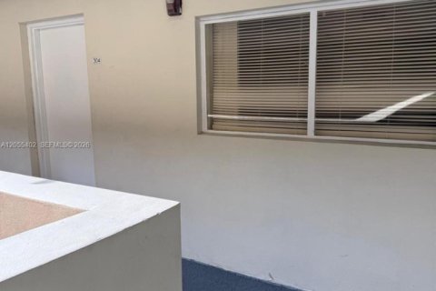 Condominio en alquiler en Miami, Florida, 2 dormitorios № 2168663 - foto 9