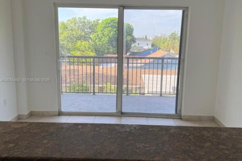 Condominio en alquiler en Miami, Florida, 2 dormitorios № 2168663 - foto 4