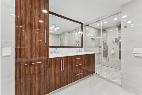 Condo in Coral Gables, Florida, 2 bedrooms  № 1707970 - photo 19